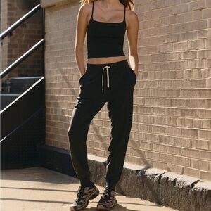 Vuori performance joggers